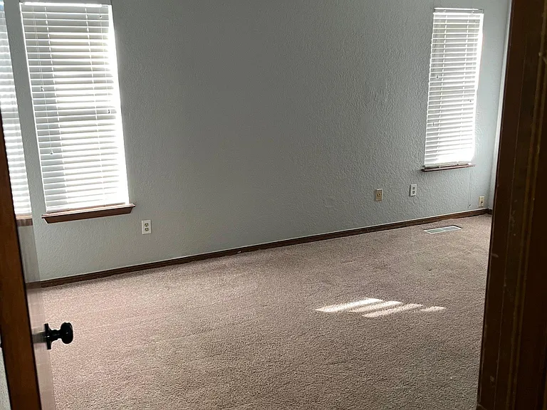 9029 N Rockwell Dr — Photo 20