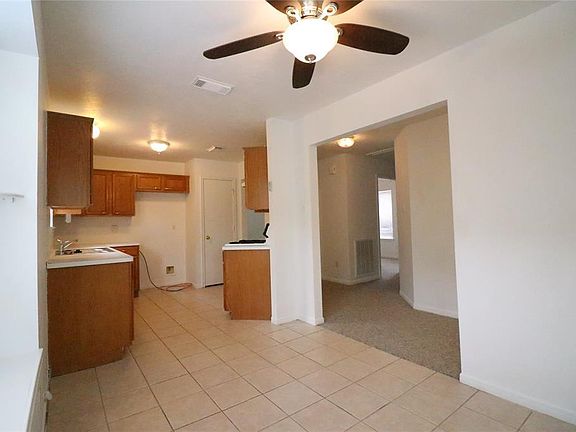 5th image of 7434 Parkland Manor Dr