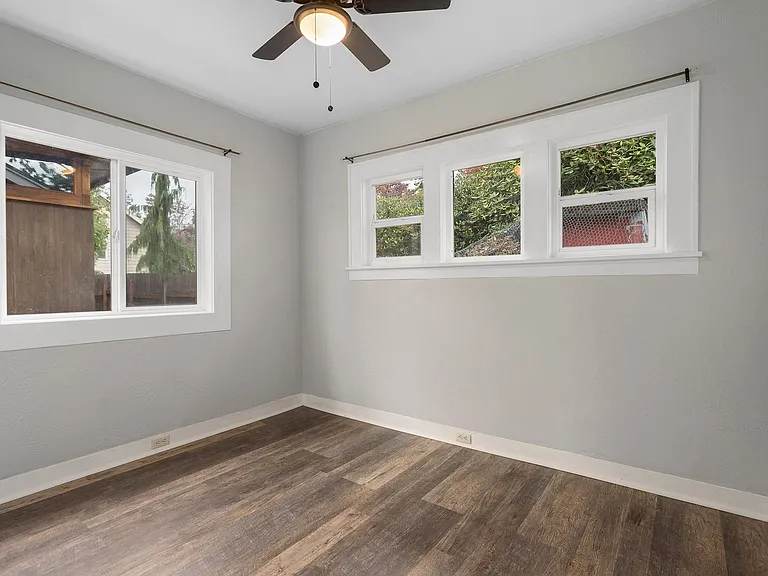 927 N Watts St — Photo 14