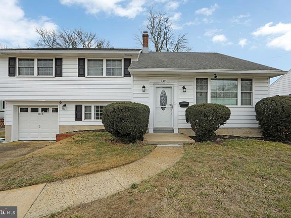 3rd image of 303 N Woodstock Dr