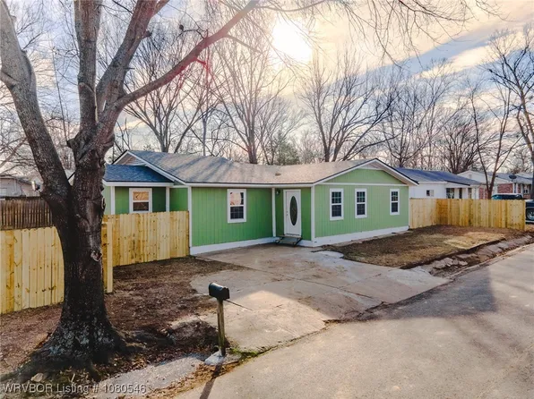 112 N Kiowa St, Sallisaw, OK 74955