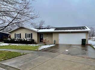 722 Surrey Cir, Berea, OH 44017