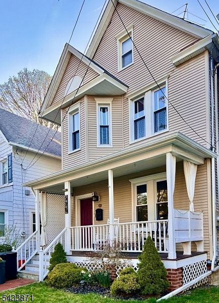 1st image of 52 1/2 Madison St