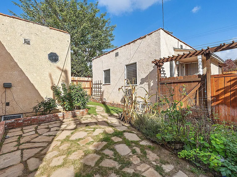 4044 Huron Ave — Photo 15