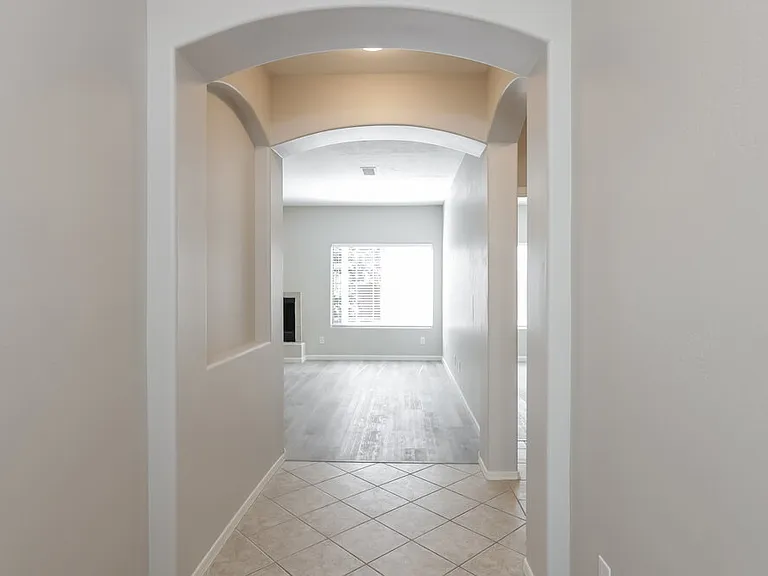 1211 E Winter Dr — Photo 4