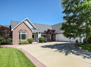 W273N1640 Lakefield Dr, Pewaukee, WI 53072