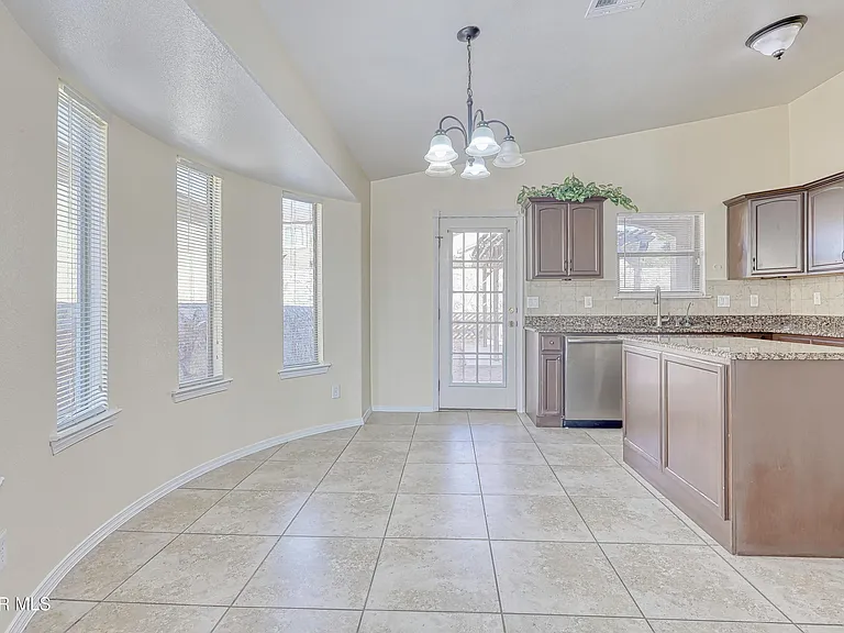 14325 Woods Point Ave — Photo 9