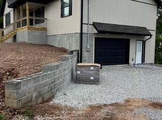 107 Bertha Ln, Jacksboro, TN 37757