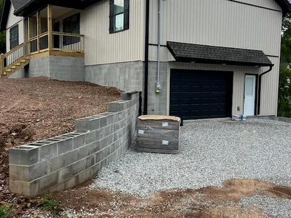 107 Bertha Ln, Jacksboro, TN 37757