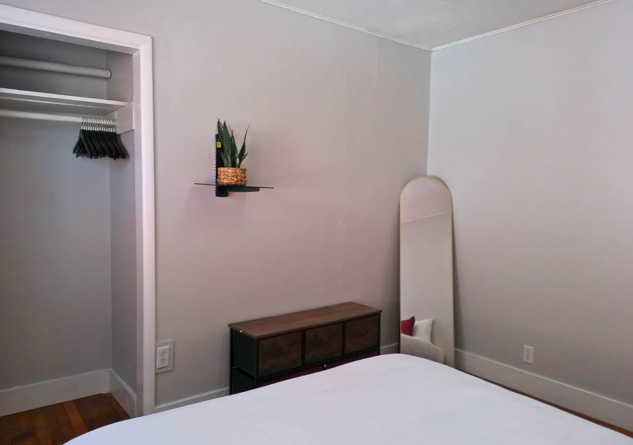 4 bed, 1023 sqft, $2,275 — Photo 4