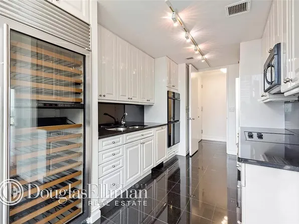 641 5th Avenue image 8 of 13