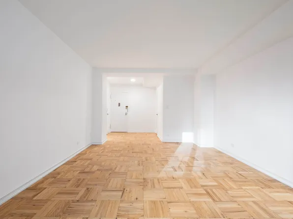 30 West 60th Street image 5 of 11