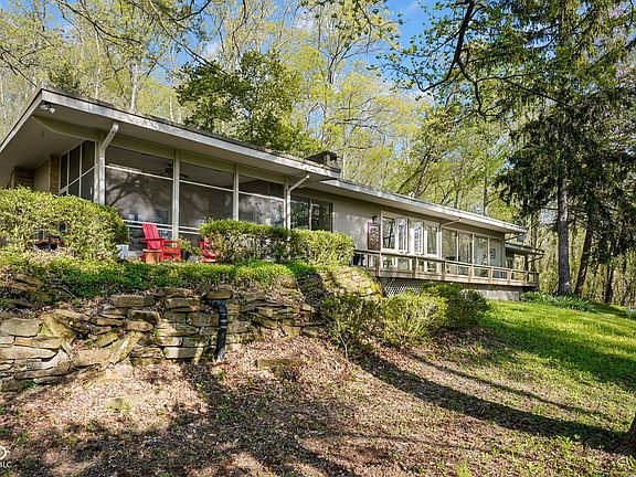 3rd image of 9806 Raintree Dr N