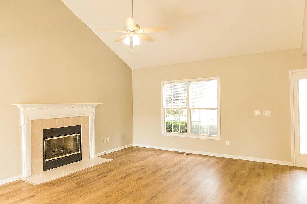 3 bed, 2.5 bath, 1861 sqft, $2,600 — Photo 4
