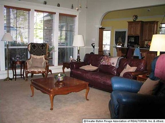 Living Rm w/Fireplace