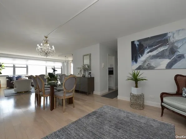 61-20 Grand Cent Parkway image 7 of 32