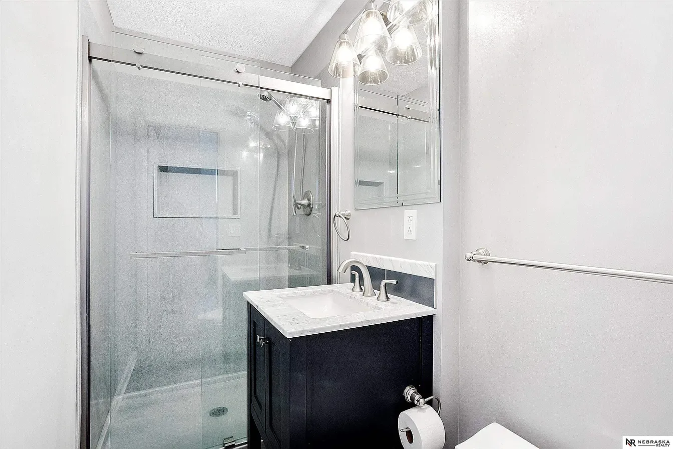 4 bed, 3.5 bath, 1956 sqft, $2,095 — Photo 2
