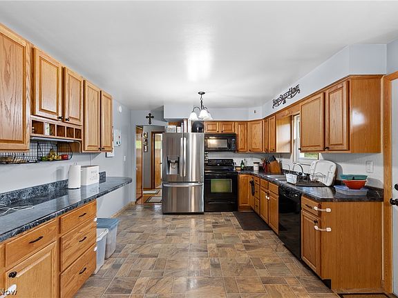 5th image of 69641 Holley St