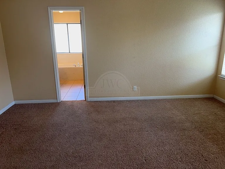 2509 Lavender Ln — Photo 15