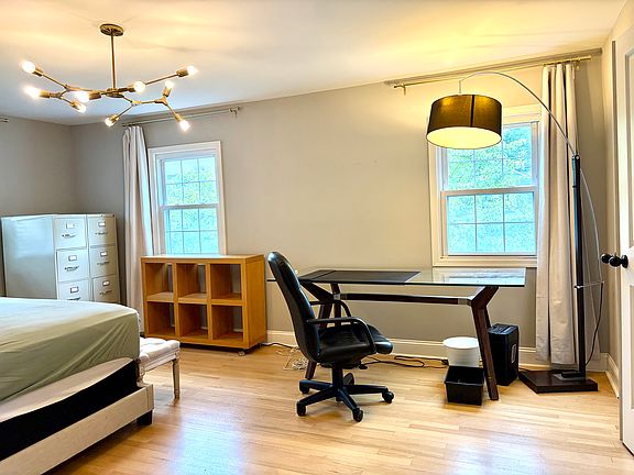 5th image of 111 Floral Ave