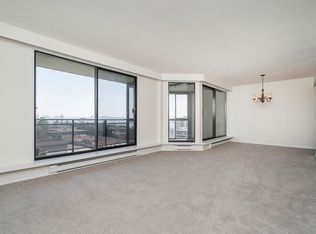 444 Lonsdale Ave #801, North Vancouver, BC V7M 3H5
