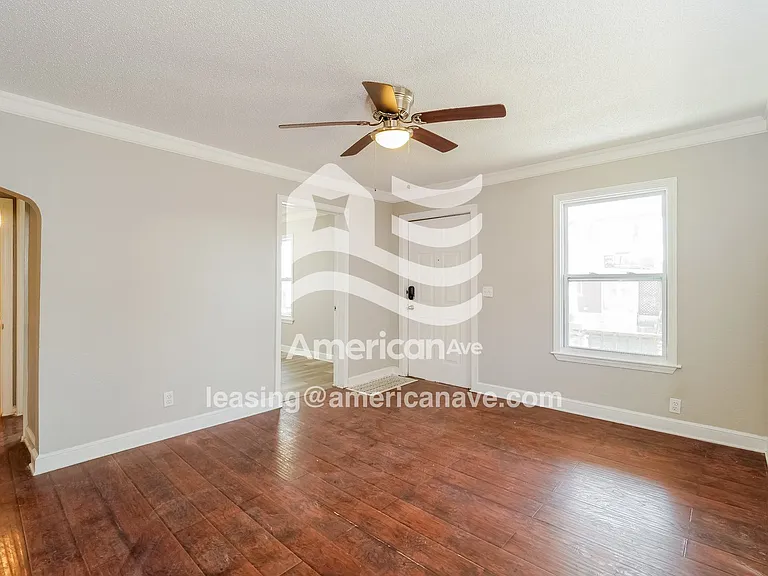 988396_003_living_room_13661336.jpg