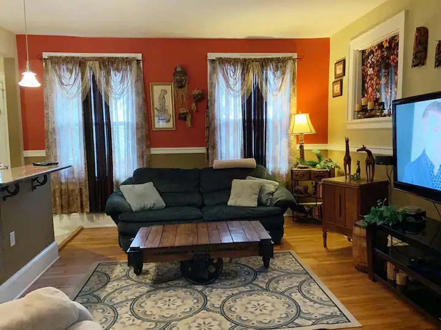 Rosewood — Photo 3