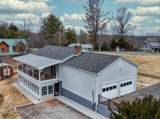 1037 Contentment Ln, Moneta, VA 24121