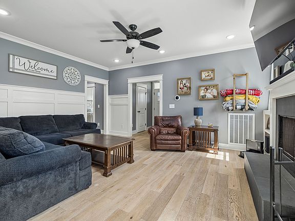 3rd image of 1107 Meriweather Ln