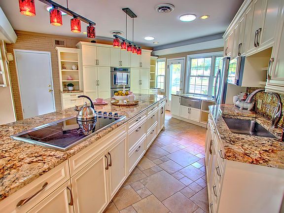 3rd image of 88 Whitehall Ct