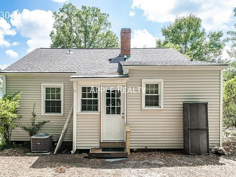 2306 W Knox St — Photo 13