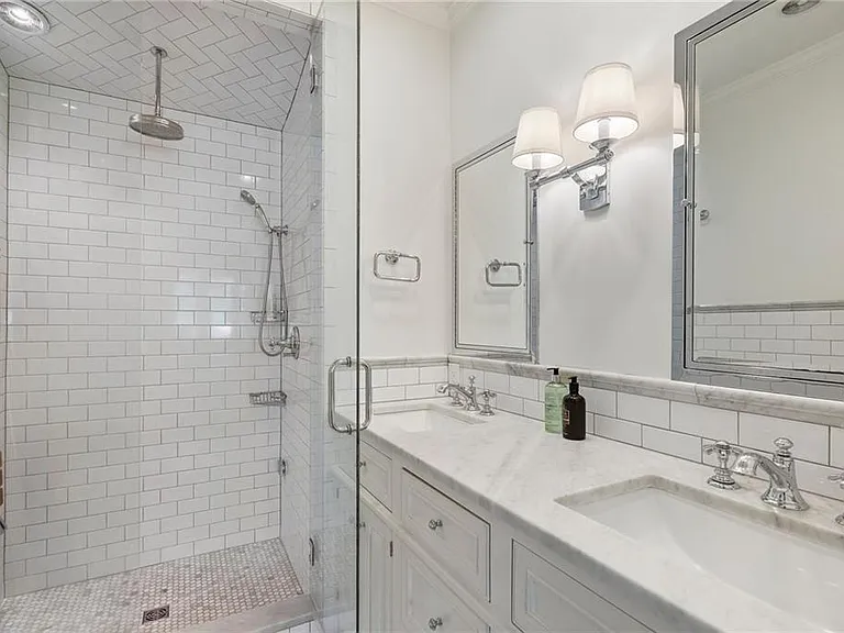 663 Yorkshire Rd NE — Photo 47