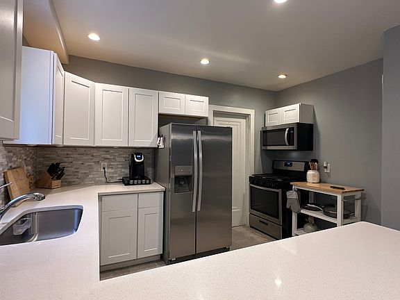 4th image of 1246 Lakeland Ave #B