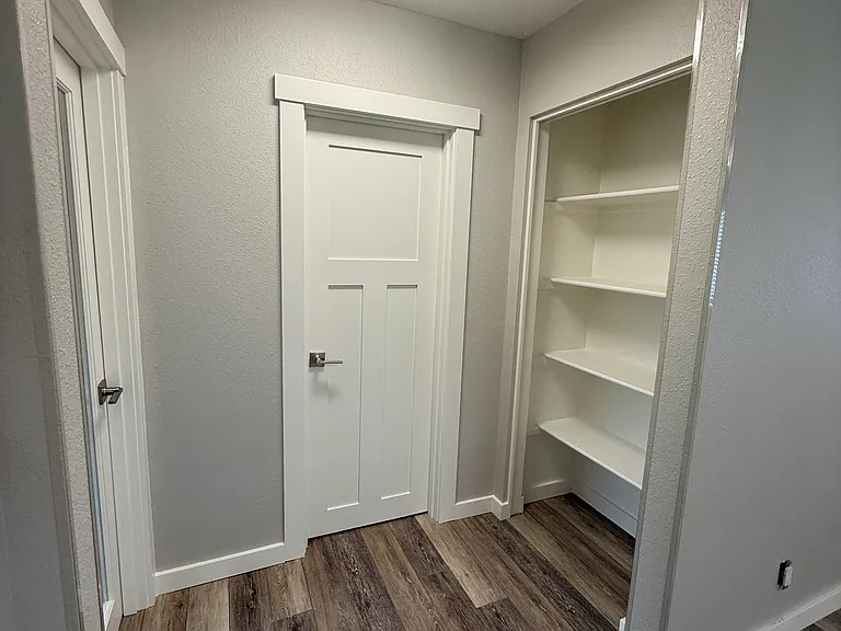 490 N Pine St — Photo 11