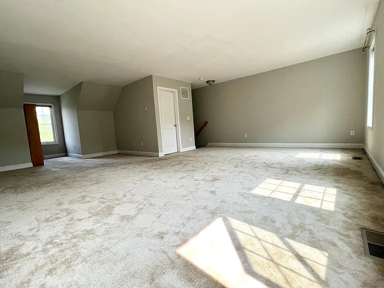 15 Freedom Way — Photo 10