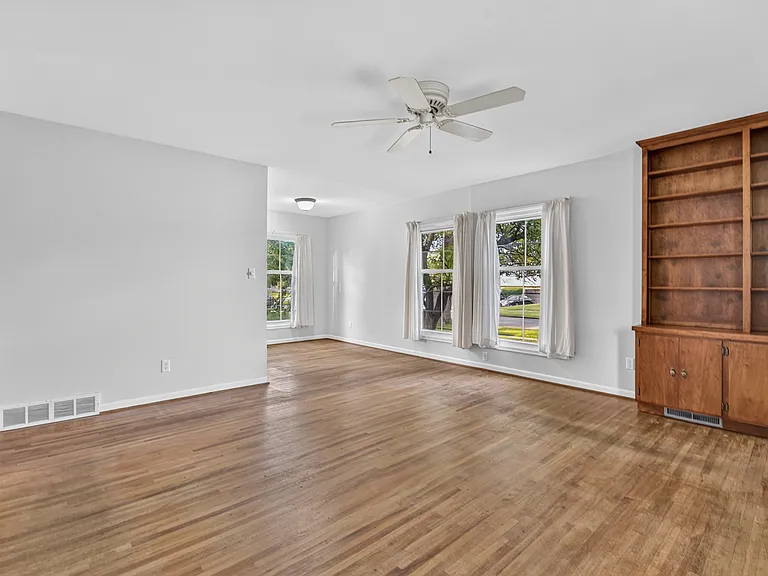 1253 Holgate Ave — Photo 7