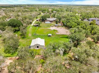 1882 DEER TRL, Floresville, TX 78114