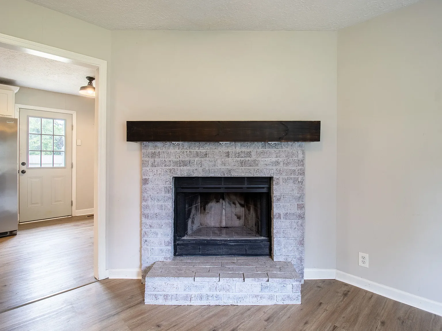 3 bed, 1.5 bath, 1209 sqft, $1,850 — Photo 3