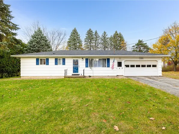 1324 Schlegel Rd, Webster, NY 14580