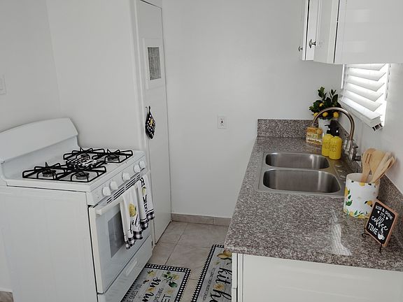 3rd image of 6313 Cahuenga Blvd #1
