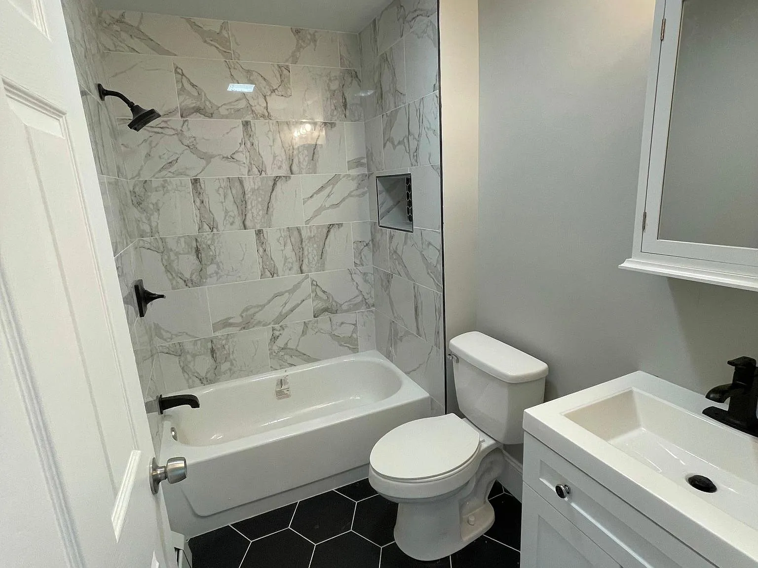 19 Marion Ave N — Photo 3