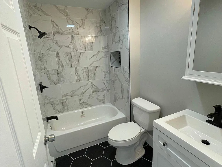 19 Marion Ave N #3 — Photo 3