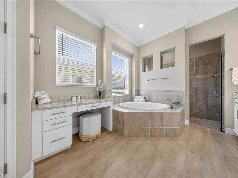 14930 Blue Bay Cir — Photo 31