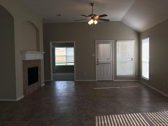 5th image of 823 Calvert Dr