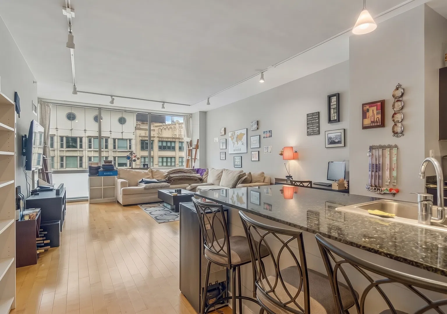 1 bed, 834 sqft, $2,600 — Photo 4