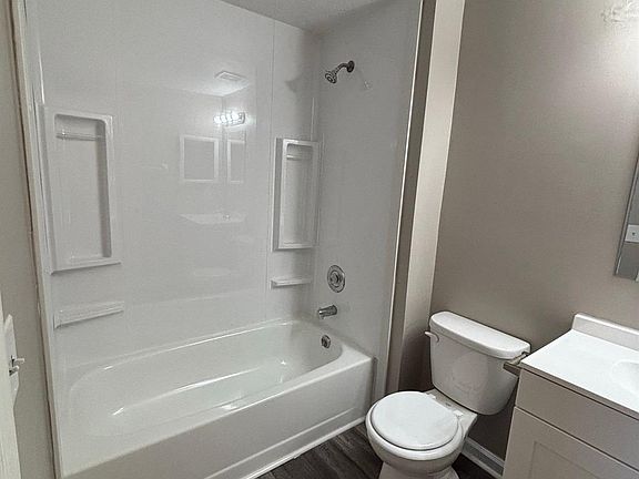 5th image of 8121 Barret Rd