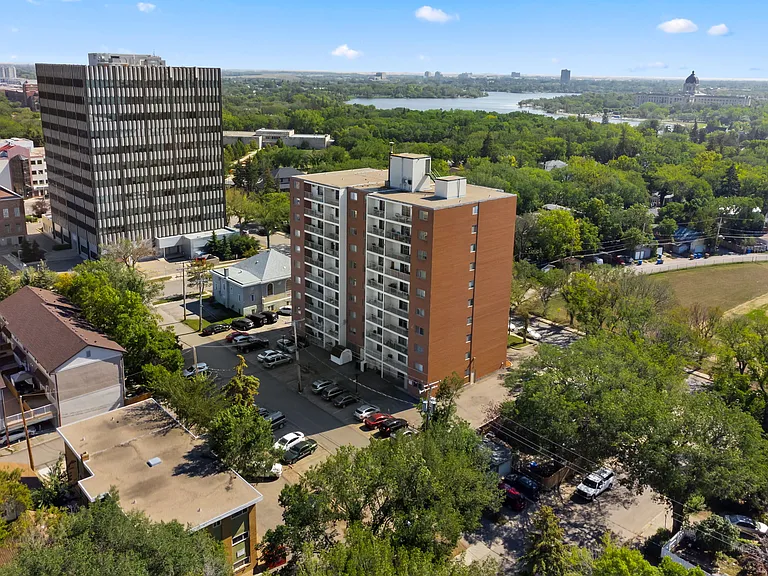2720 College Ave — Photo 13