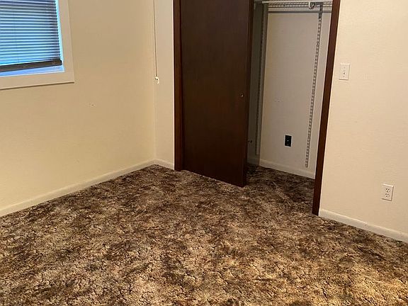 5th image of 601 W Washington St