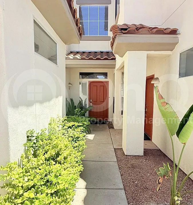 2992 N Miller Rd #215B