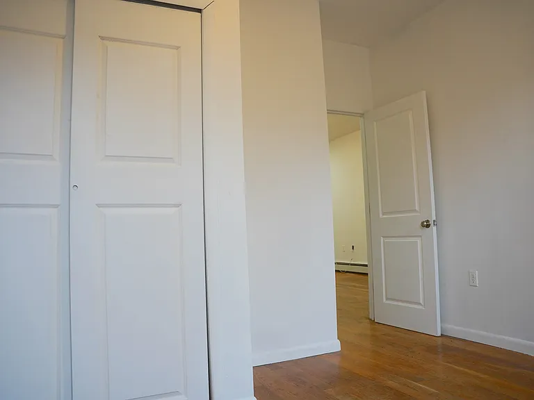 1035 Jefferson Ave #2 — Photo 10
